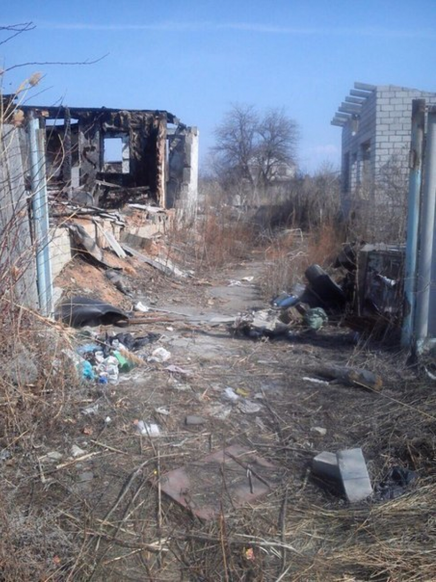 На юге Волгограда мать родила и бросила сына в сарае