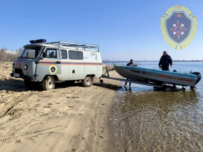 Водолазы ищут тело пропавшего мужчины в Волге 
