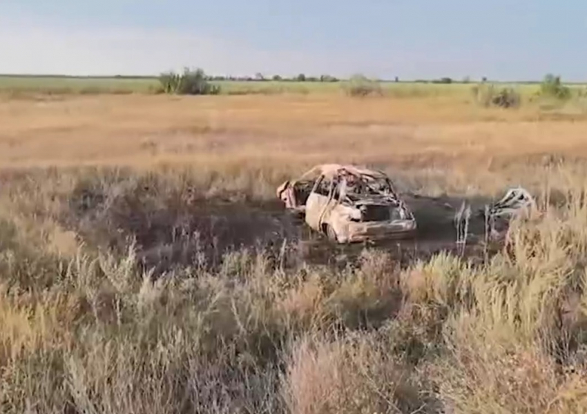 Ехали с ребенком: «девятка» сгорела в страшном ДТП под Волгоградом