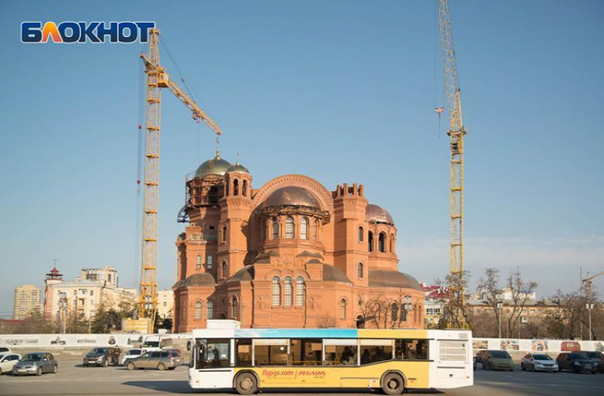 Еще 2 млн рублей потратят на новый сквер рядом с собором в центре Волгограда