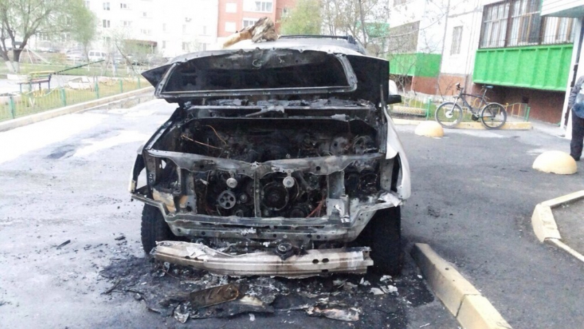 В Волгограде из-за замыкания проводки сгорела Toyota