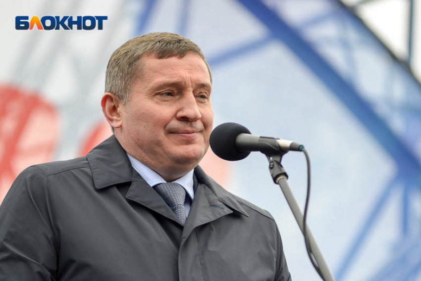 Губернатор Андрей Бочаров отменил коронавирусный запрет на массовые майские мероприятия