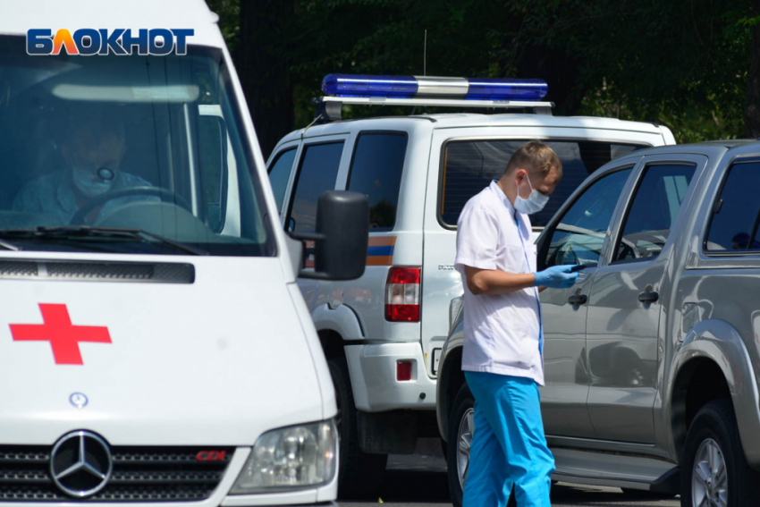Фура и Volkswagen столкнулись на трассе в Волгоградской области: двое пострадавших
