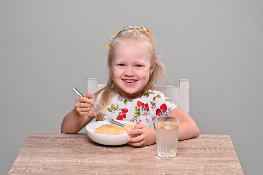 Волгоградцам рассказали, как помочь детям полюбить еду в детском саду