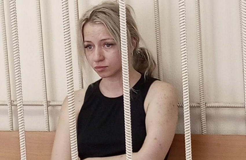 Молодая блондинка попала за решетку в Волгограде после выполнения простой просьбы знакомого
