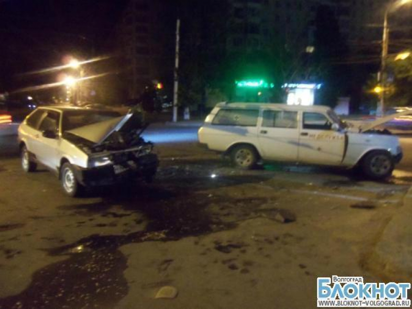 Водитель скорой помощи спровоцировал аварию в Волгограде