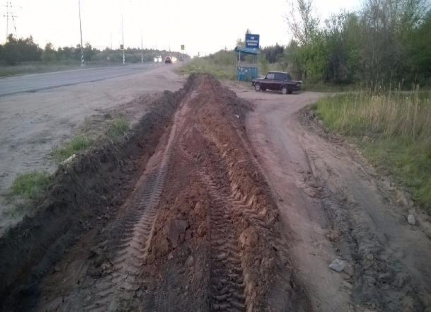 Чиновники заблокировали проезд к дачам на севере Волгограда, требуя оплатить проект съездов 