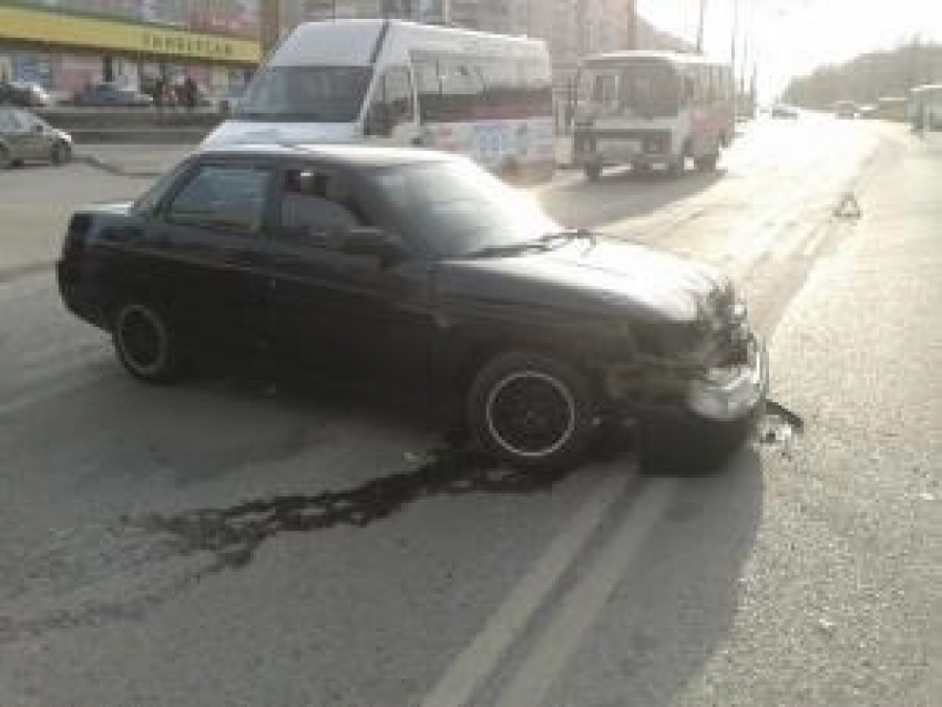 В Волгограде столкнулись «десятка» и «семерка»: 1 погиб