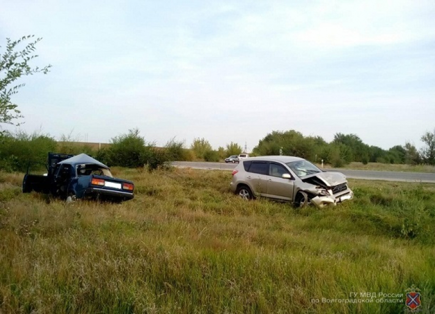 Волгоградец на  Mazda3  влетел в автомобиль жителя Челябинской области: четверо пострадавших