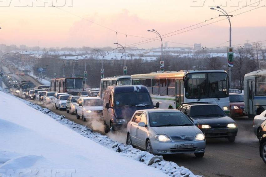 Авария на мосту через Волго-Донской канал в Волгограде парализовала движение