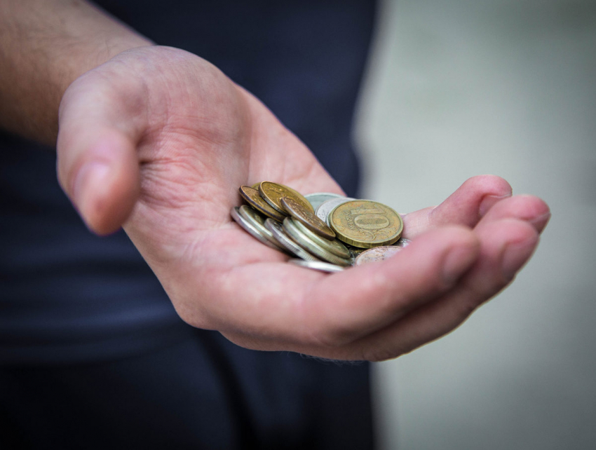 90% волгоградцев не хватает зарплаты даже на продукты