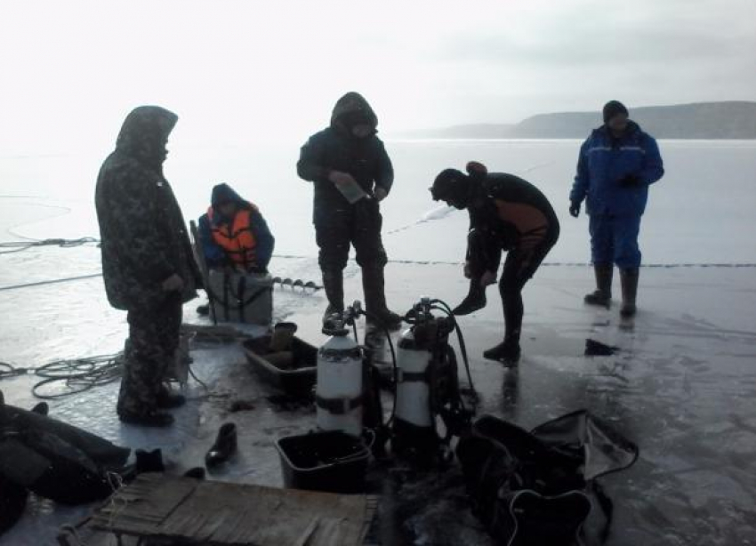 Детские следы обнаружили у полыньи на реке Чир в Суровикино 