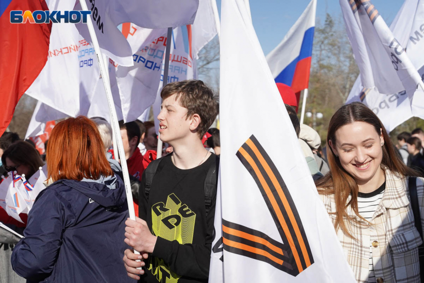 Гимн и поднятие флага: школьникам в Волгограде начнут прививать патриотизм 