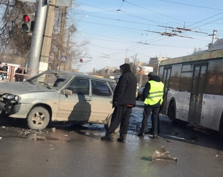 Автобус «Питеравто» попал в ДТП на севере Волгограда