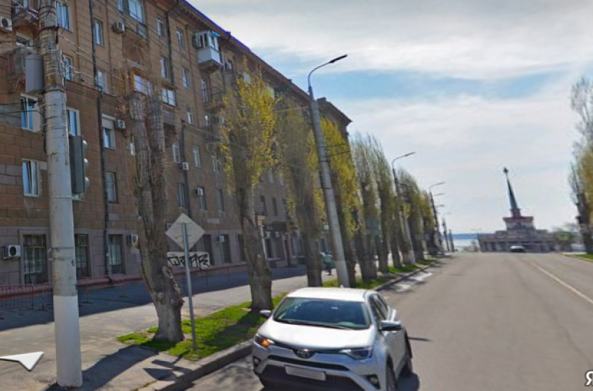 Директор «УК «Сириус» в Волгограде заплатит за недостающий фрагмент водосточной трубы