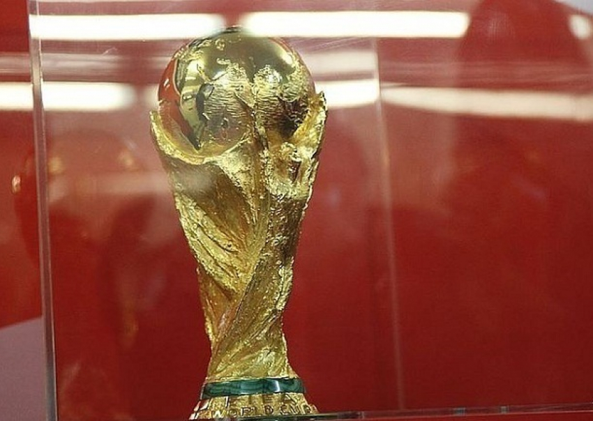 Кубок чемпионата мира по футболу самолетом доставили в Волгоград
