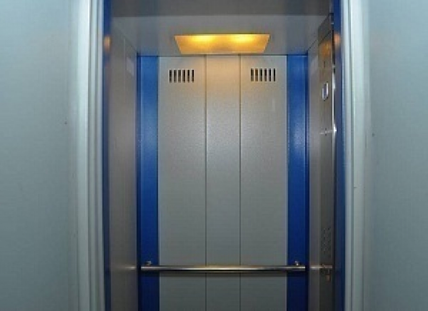 В домах волгоградцев заменят устаревшие лифты