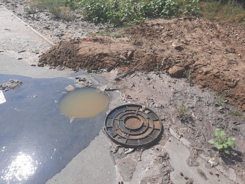 В Волгограде оценивают ущерб от канализационной реки возле ЖК «Родниковая Долина» 