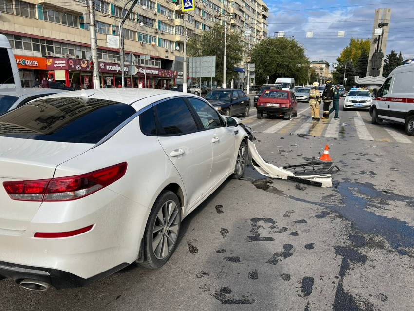 Парня увезли с травмой головы: подробности ДТП на Современнике в Волгограде