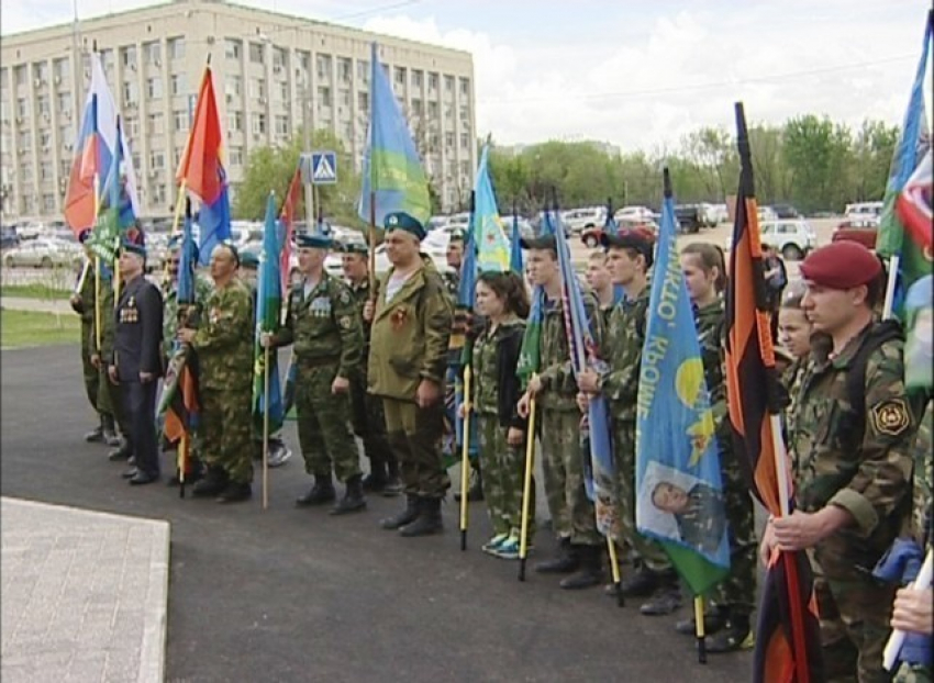 В Волгоград в канун Дня Победы пешком пришли тамбовские десантники