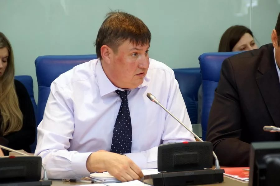 Депутат Волгоградской областной Думы предложил наказать коллегу, который изгадил атмосферу