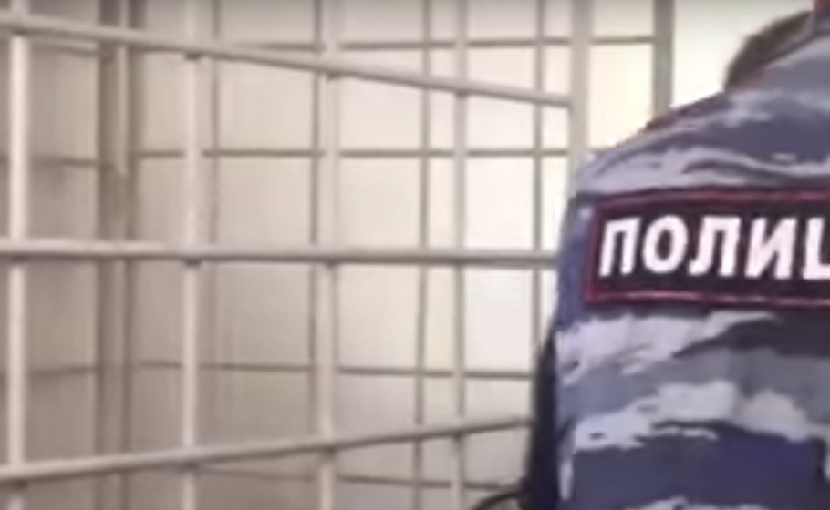 «Черных риелторов» задержали при передаче взятки майору полиции в Волгограде