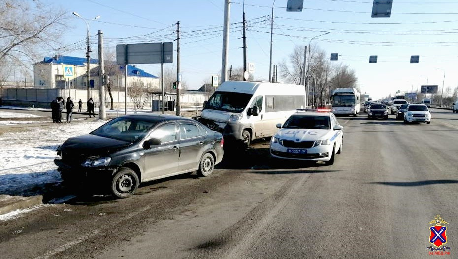 Опасное ДТП с маршруткой №149 попало на видео в Волгограде: пострадали люди