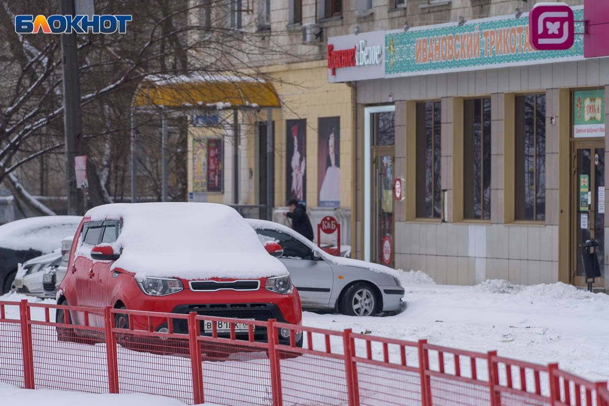 Челядь, будете ставить машину здесь»: экс-депутат не верит в платные  парковки в Волгограде