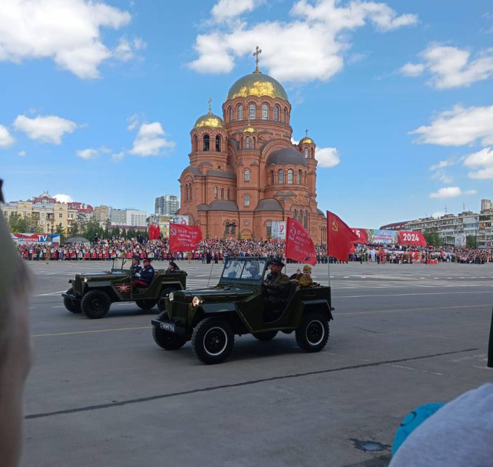 Парад Победы глазами волгоградцев, которые остались без вип-приглашения:  фотоподборка