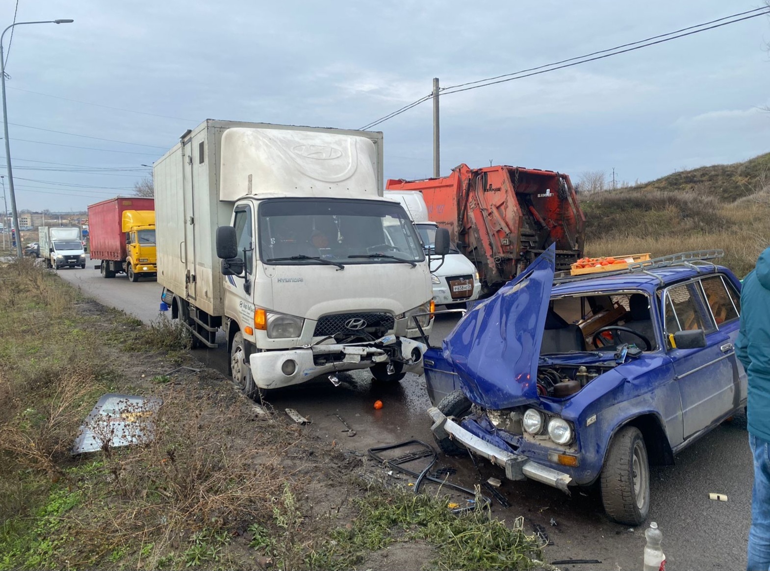 «Шестерка» с хурмой попала в массовое ДТП в Волгограде