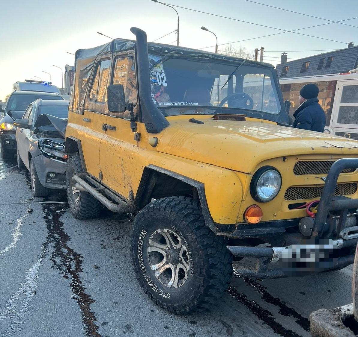 Волгоградец пострадал в столкновении четырех автомобилей