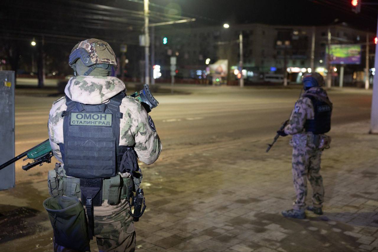 ОМОН в центре, школы закрыли: что в Волгограде изменилось в ночь после  теракта — список