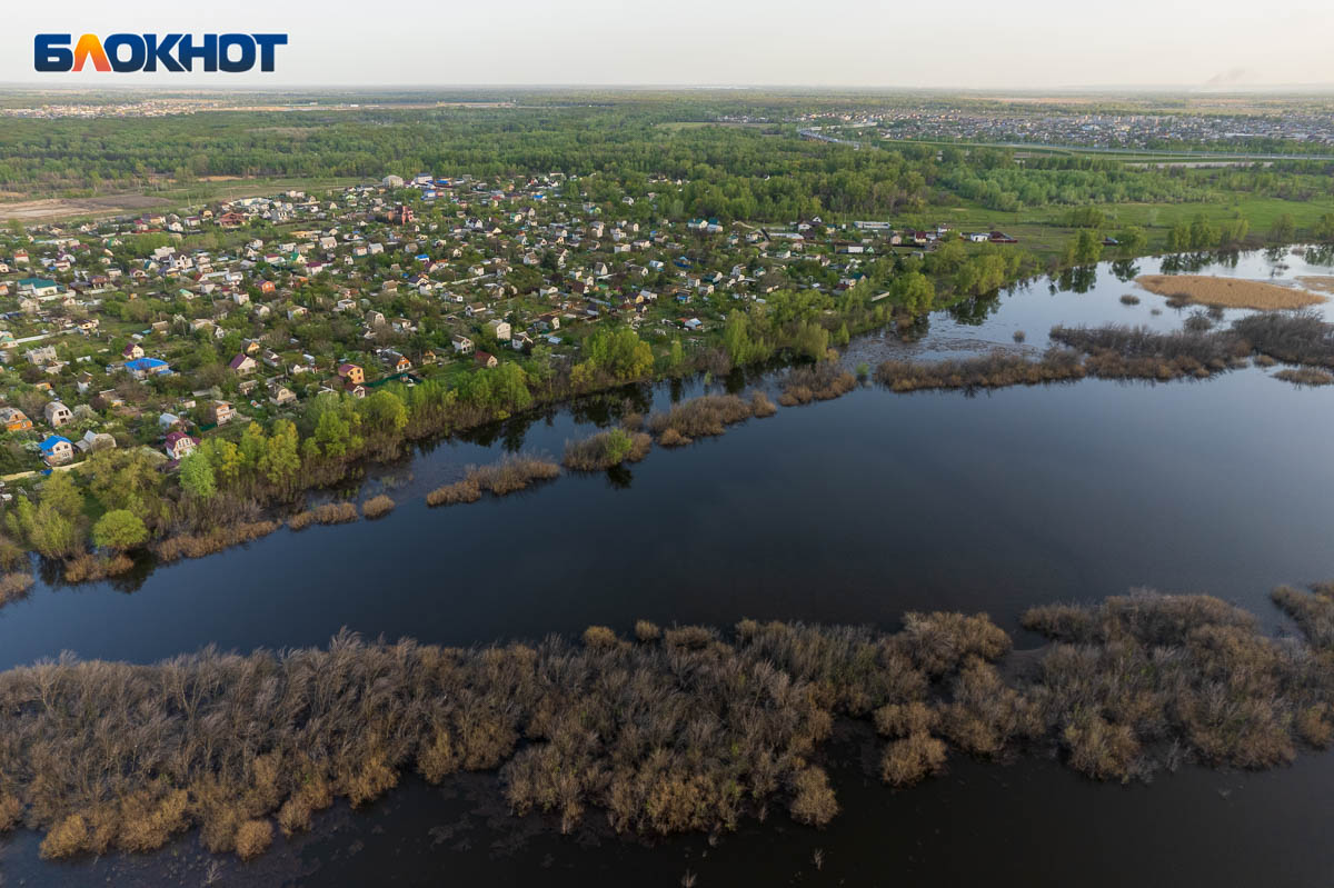 Похожий на взрывы грохот напугал жителей нескольких населенных пунктов в  Волгоградской области