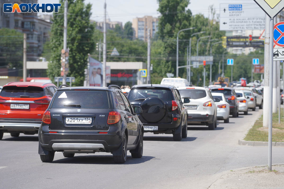 Сложную круговую развязку расширят на Землячке в Волгограде