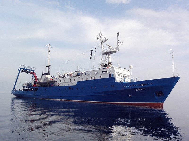 Морской VSAT.jpg Морской VSAT.jpg