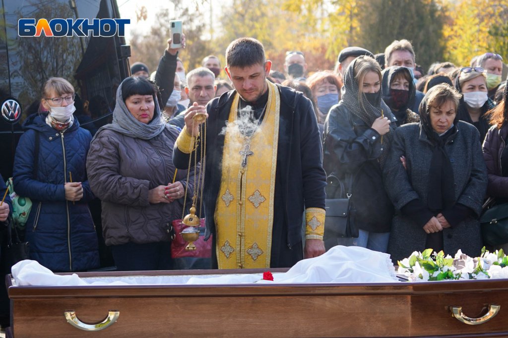 Отпевание прощание. Похороны Вероники Николаевой в Костроме. Похороны детей Ичалковский район.