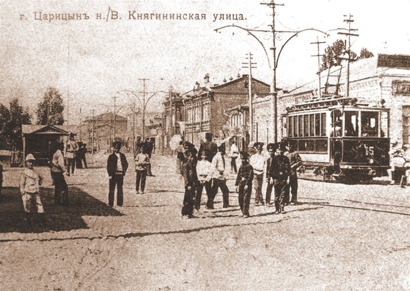 Tram_on_Knyagininskaya_Street_in_Tsaritsyn.jpg