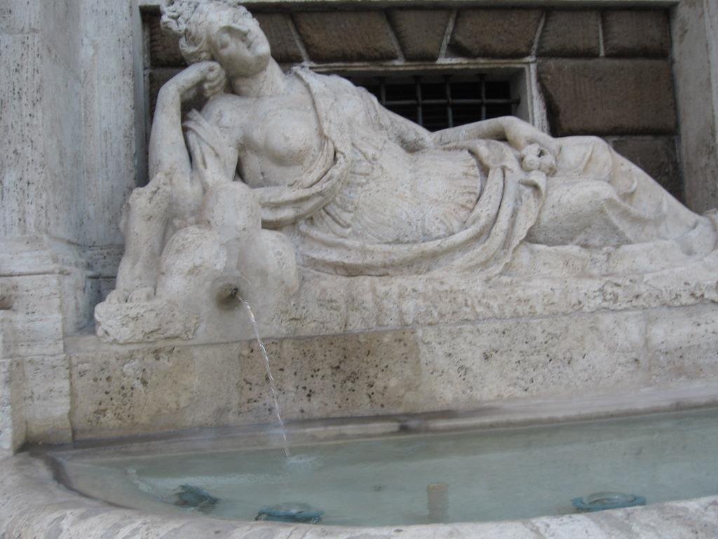 Случайный фонтанчик в Риме.JPG