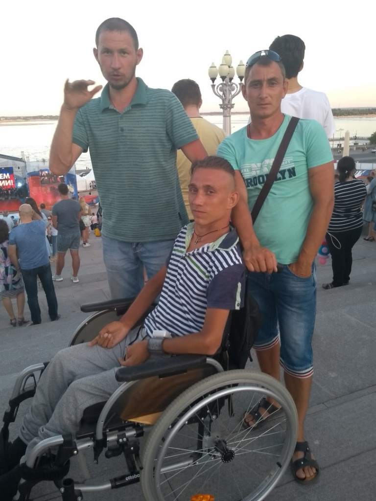 pYQK4iGyIA0.jpg