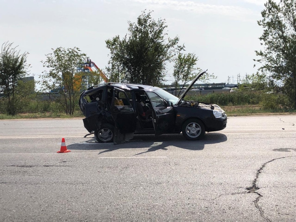 Машина виновника отлетела на несколько метров в поле: подробности ДТП в  Волжском, где пострадали дети